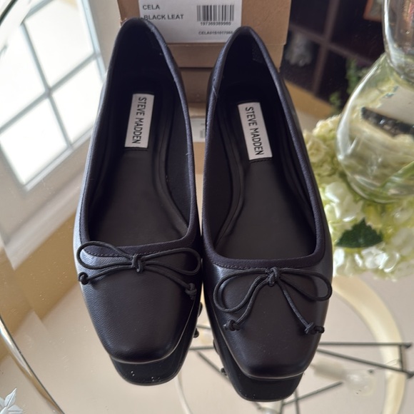 Steve Madden Cela Black Leather Ballet Flat - Picture 10 of 12
